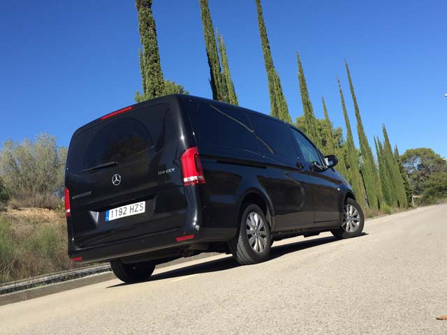 En acabado totalmente negro el MB Vito Tourer gana elegancia.